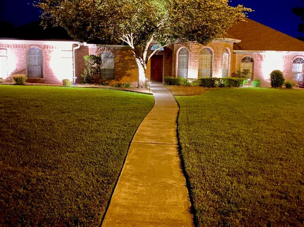 415 Whippoorwill Ln, Wake Village, TX 75501