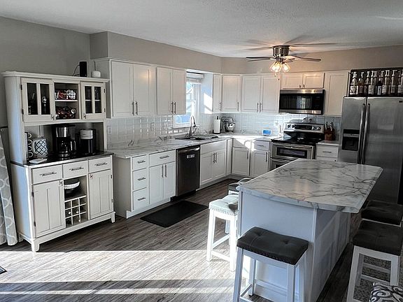 3rd image of 807 College Park Dr