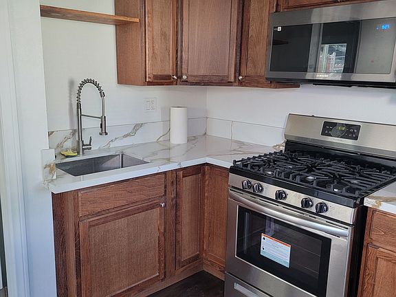 4th image of 15961 Fairgrove Ave #X