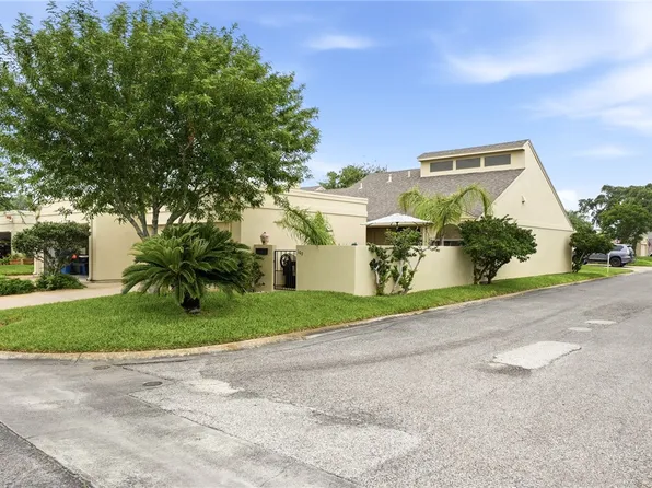 107 Pebble Creek Dr, Rockport, TX 78382