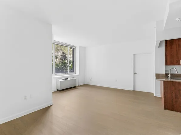 888 Main Street image 9 of 19