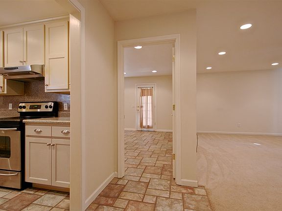 5th image of 1013 S Fannin St
