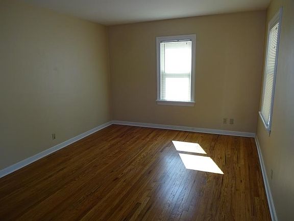 3rd image of 1625 Pauline Ave