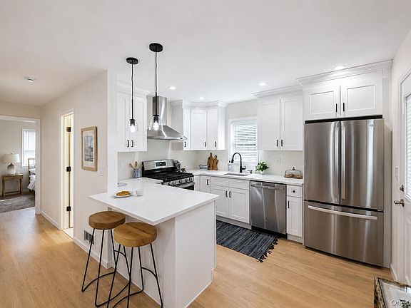 3rd image of 15 Irving Johnson Street