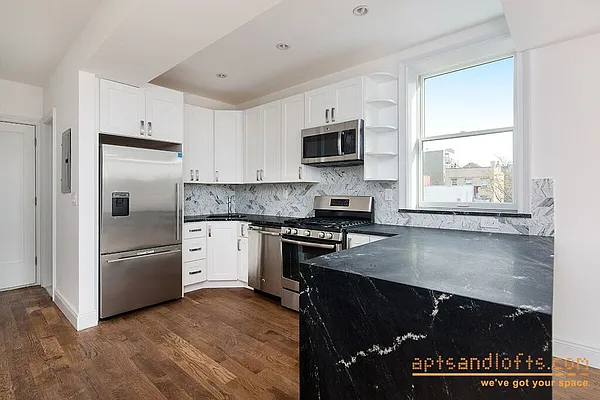 Rented by aptsandlofts.com | media 17