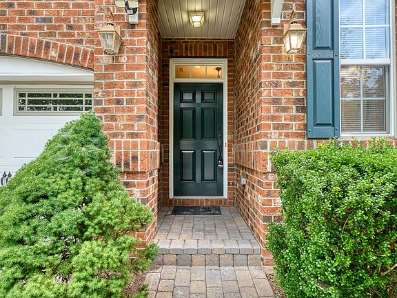 2nd image of 103 Longchamp Ln
