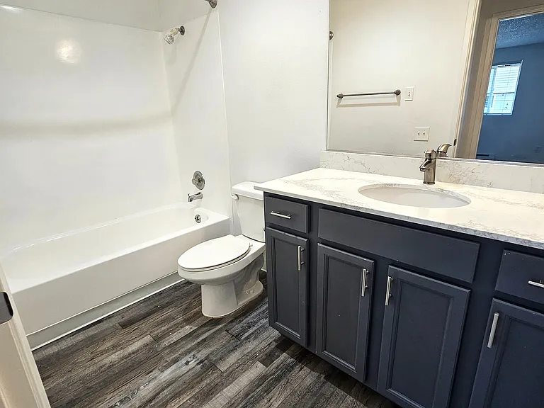 Chandelle Apartments — Photo 14