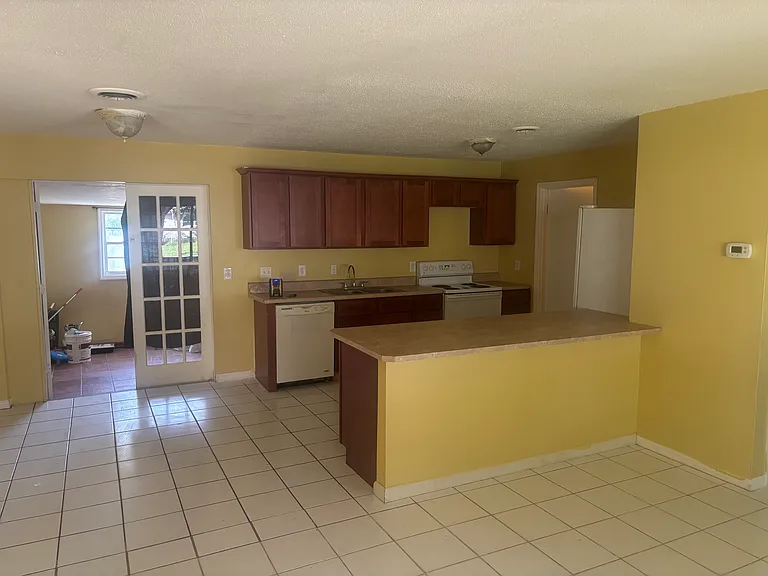 2928 Shepard Dr — Photo 1