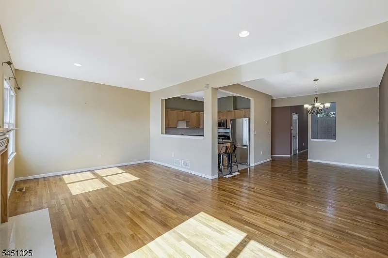 3 bed, 2.5 bath, $3,700 — Photo 2