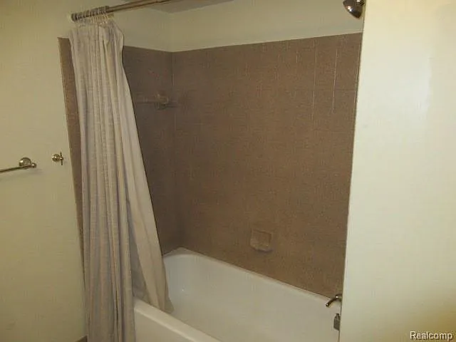 24056 Middlebelt Rd #20 — Photo 15