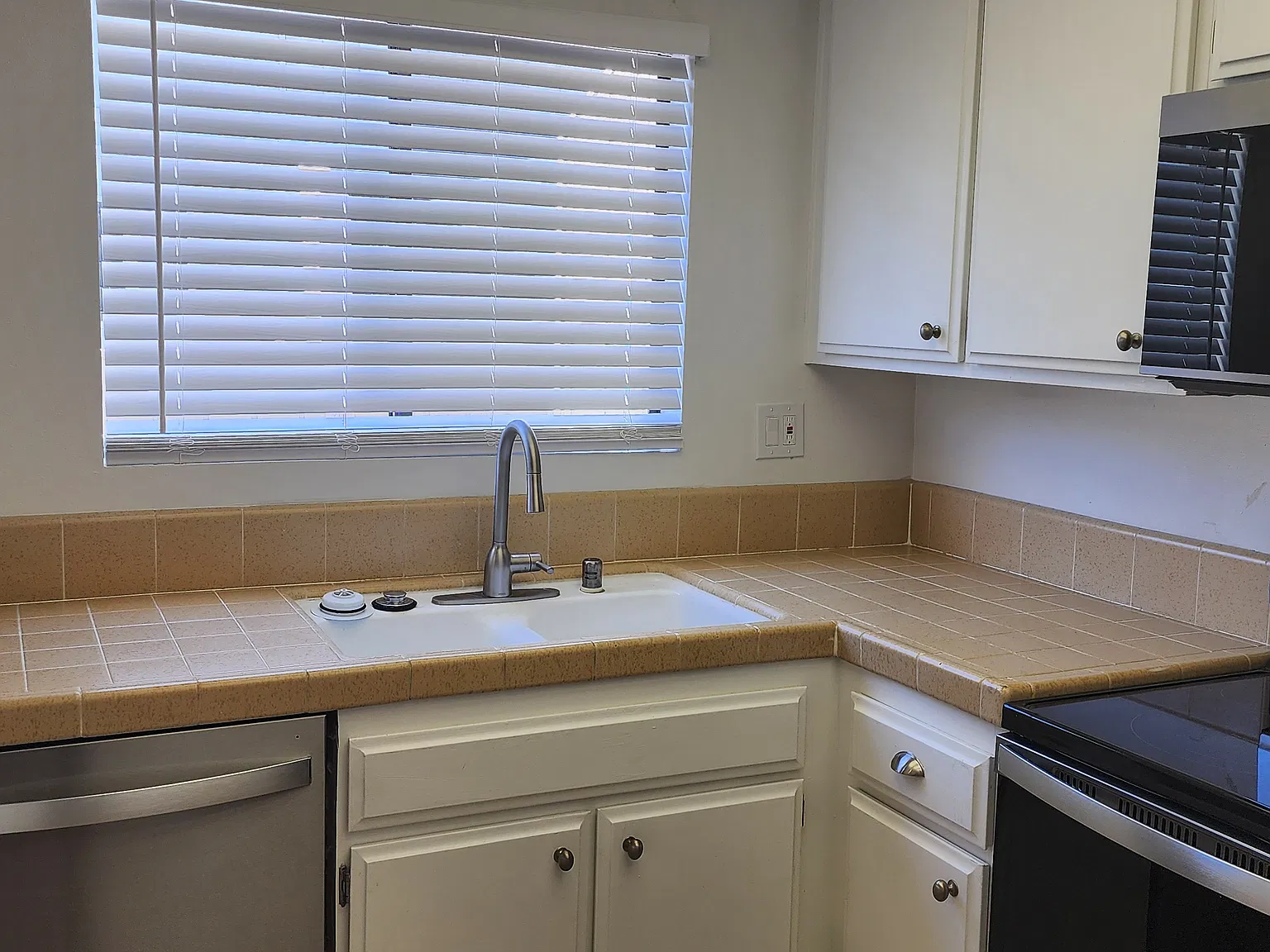 2 bed, 1334 sqft, $4,495 — Photo 3