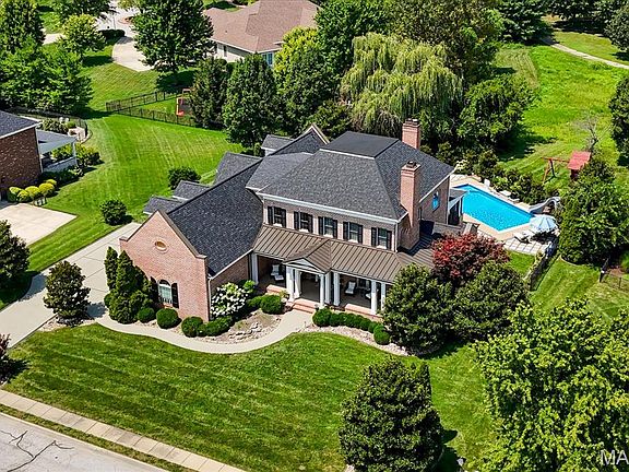 2nd image of 513 Niblick Dr