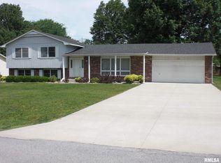 1006 Ivey Ln, Carterville, IL 62918