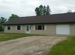 555 NW 2nd St, Cohasset, MN 55721