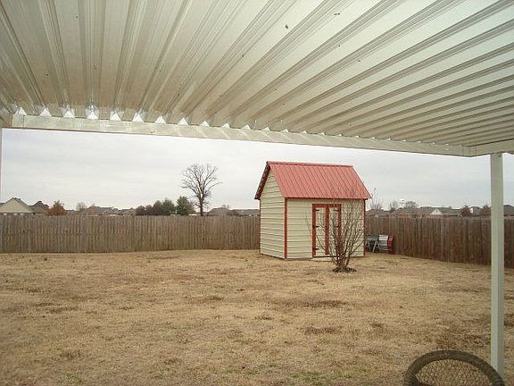 5th image of 440 Magnolia St