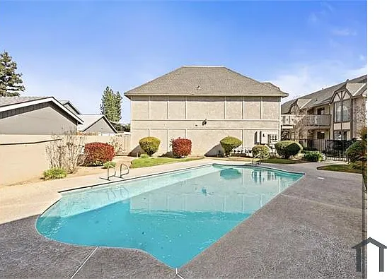 2 bed, 1000 sqft, $1,660 — Photo 4