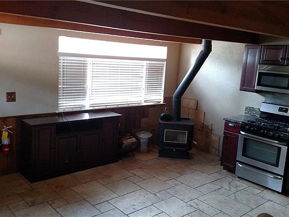 5th image of 642 Highland Ln