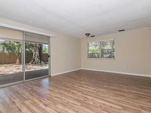 5th image of 3026 W Napoleon Ave