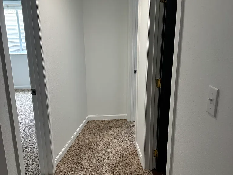 803 E 37th Ave — Photo 30