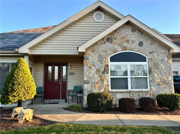 6050 Triple Crown Cir, Greensburg, PA 15601