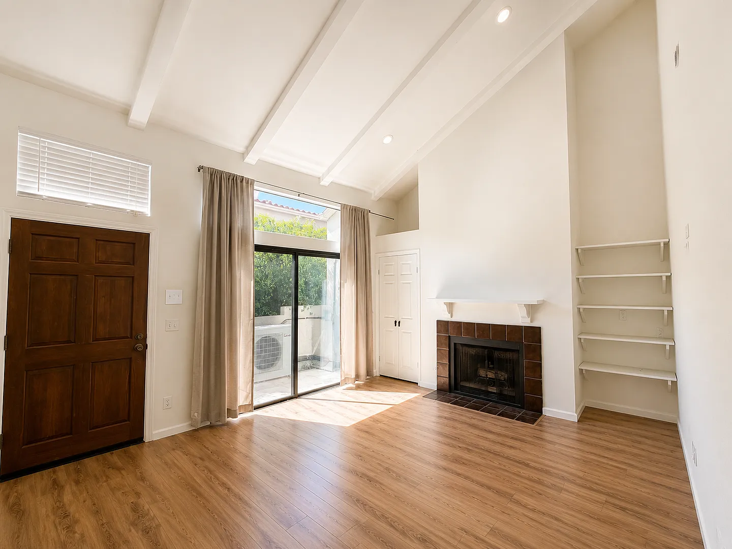 Spacious 2-Bedroom, 2-Bath Condo in Casa Balboa II North Park — Photo 3