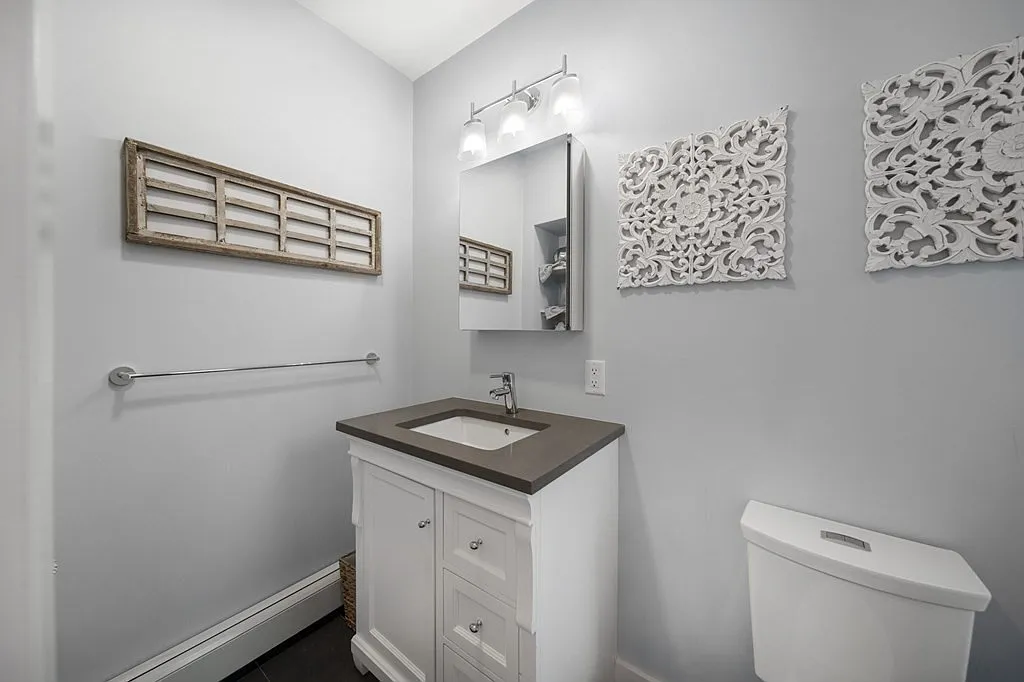2 bed, 2.5 bath, 1300 sqft, $3,400 — Photo 2