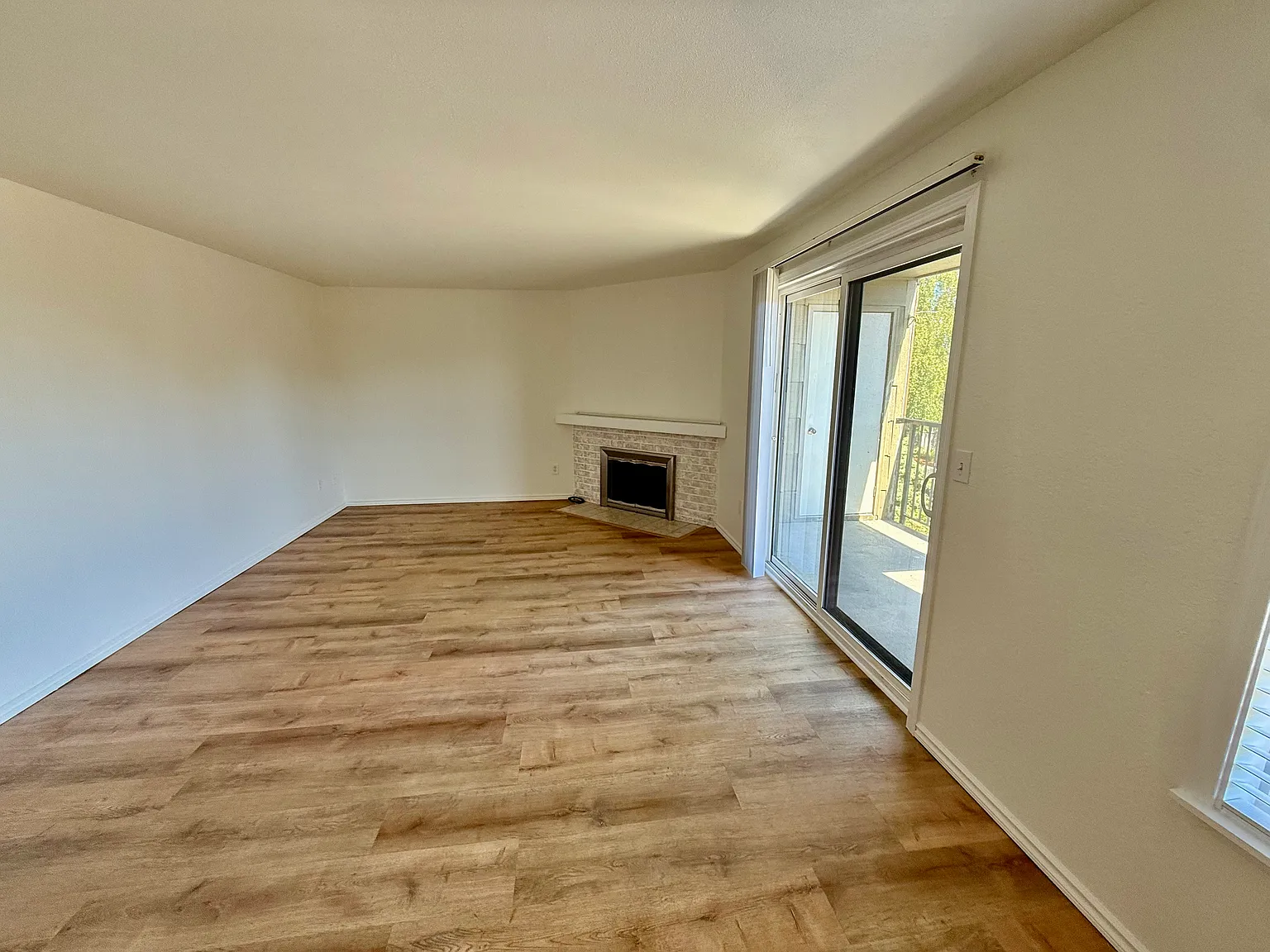 2 bed, 962 sqft, $1,950 — Photo 4