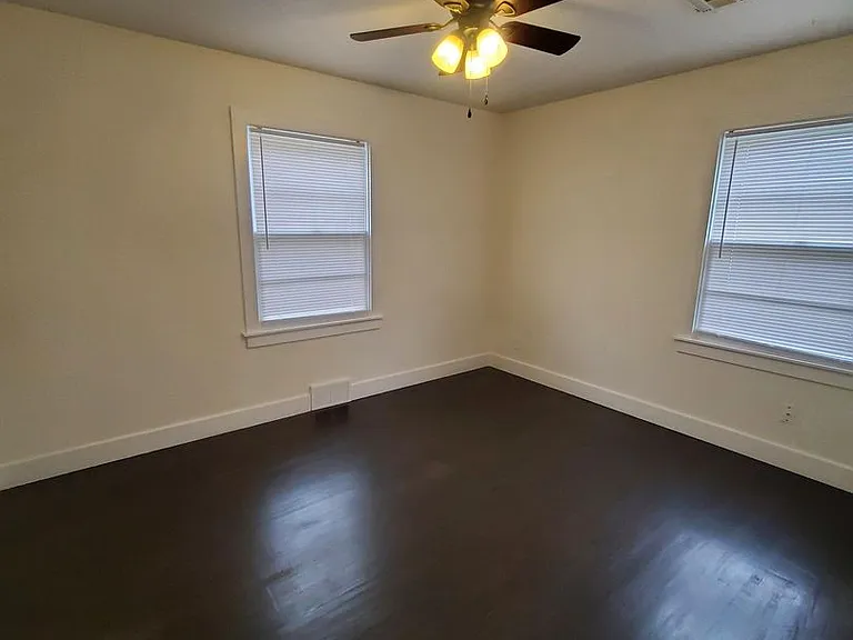 631 N Edwards Ave — Photo 10