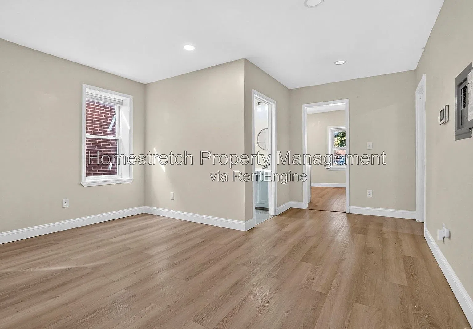 3 bed, 1.0 bath, 927 sqft, $1,295 — Photo 3