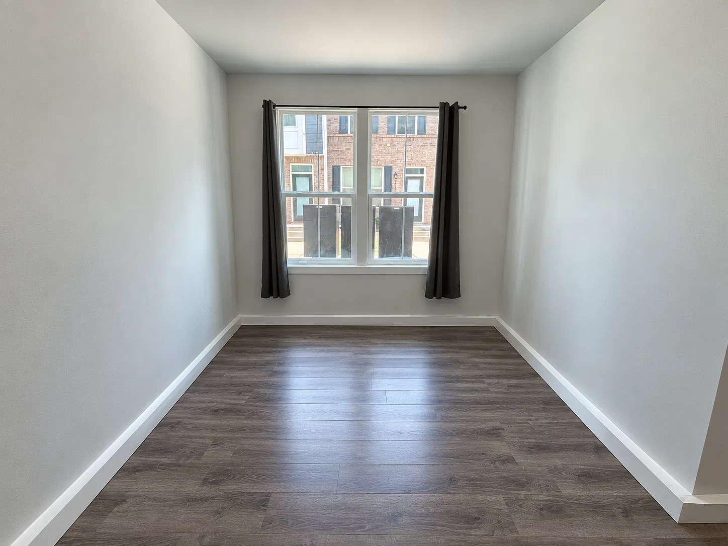 3 bed, 2.5 bath, 1400 sqft, $2,300 — Photo 3
