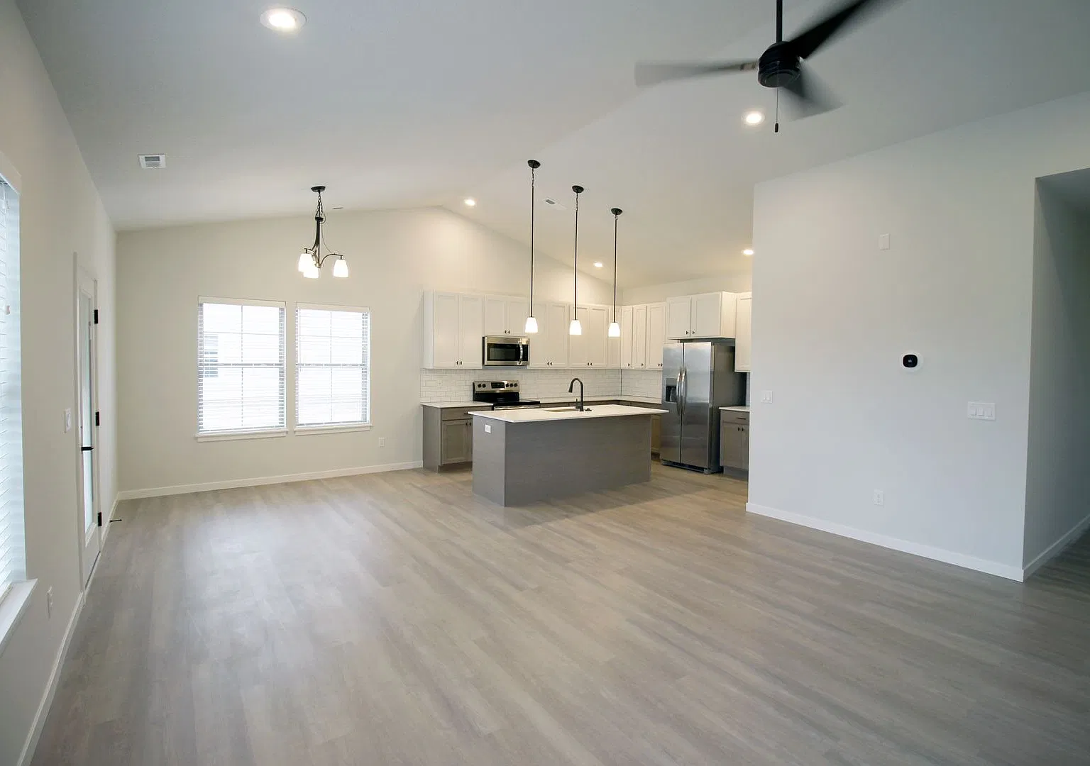 3 bed, 1435 sqft, $2,850 — Photo 3