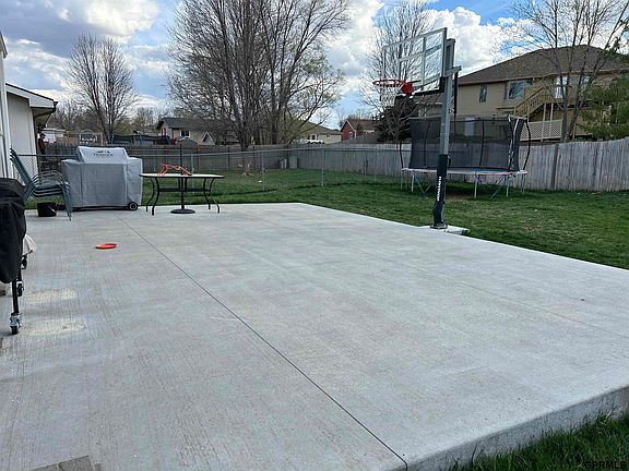 4th image of 5239 Betty Lou Blvd