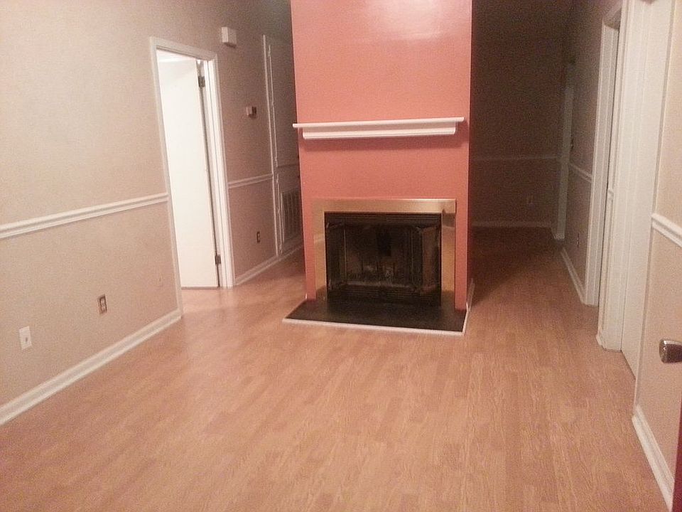 Living room with fireplace 