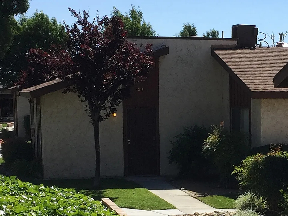 1215 Vista Serena Ave