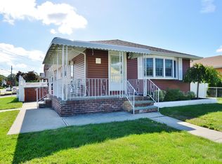 121 Sycamore Ave, Bethpage, NY 11714