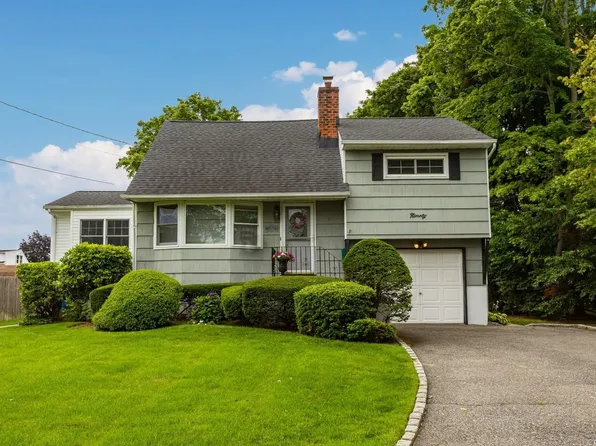 90 Merritt Street, West Islip, NY 11795