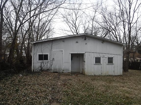 3rd image of 411 S Wald Ave