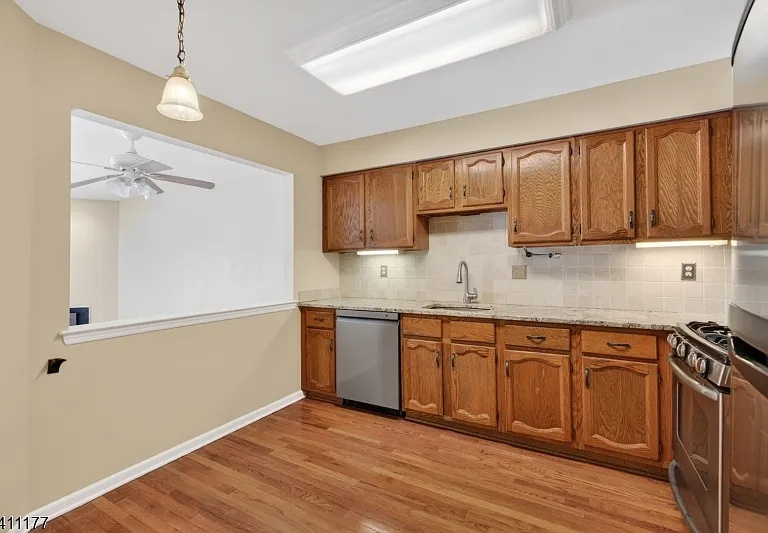 140 Kingston Ct — Photo 8