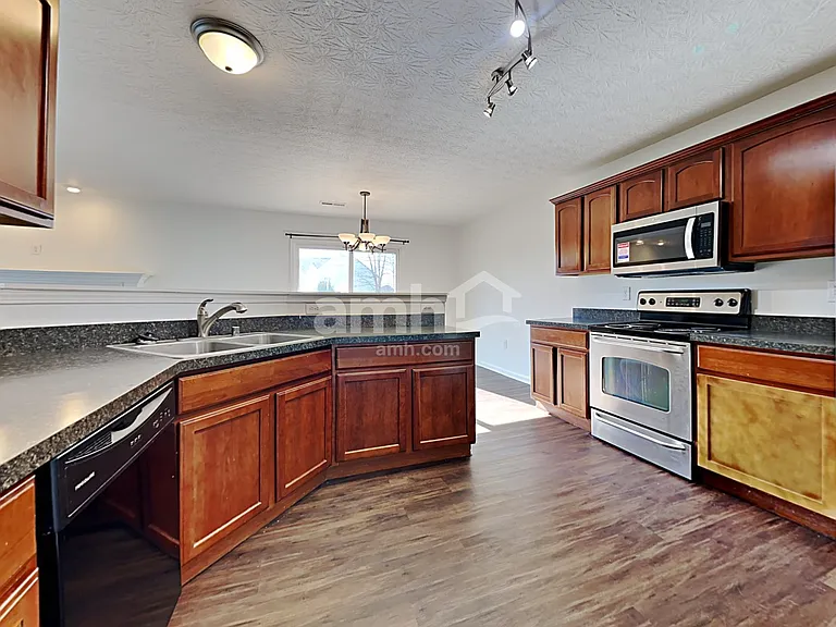 7797 Highbrook Dr — Photo 4