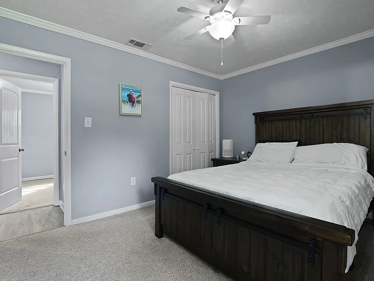 226 Larchmont Dr — Photo 27