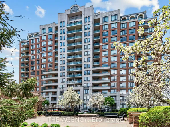 330 Red Maple Rd #409, Richmond Hill, ON L4C 0T6