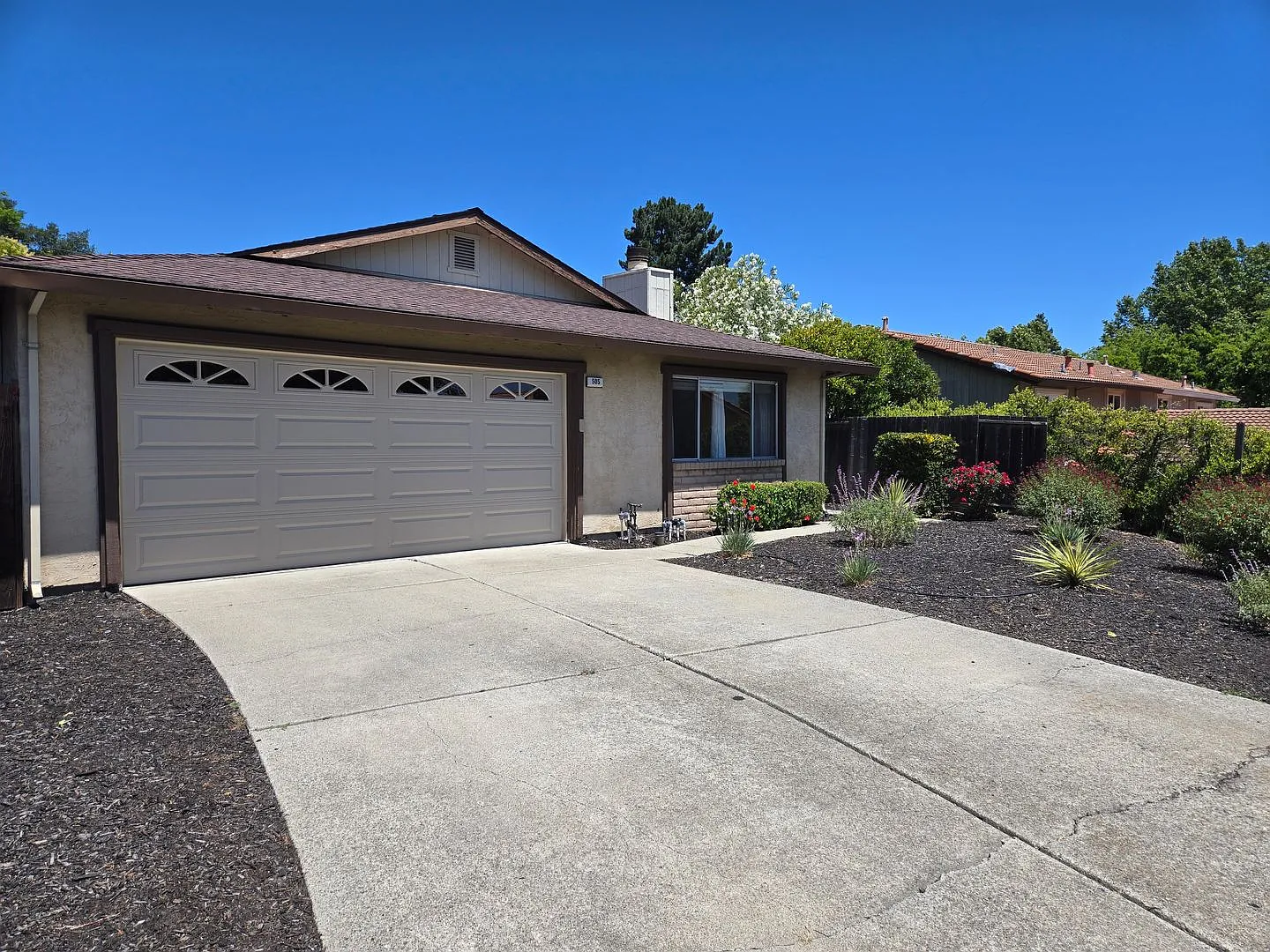 Gorgeous 3 Bedroom, 2 Bath home in great location — Photo 3