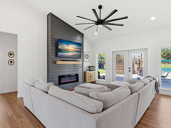 4th image of 1680 SW Old Wire Rd