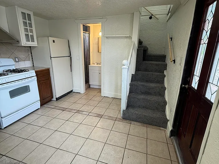 1018 Lakewood Rd #B — Photo 7