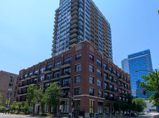 210 S Desplaines St APT 312, Chicago, IL 60661