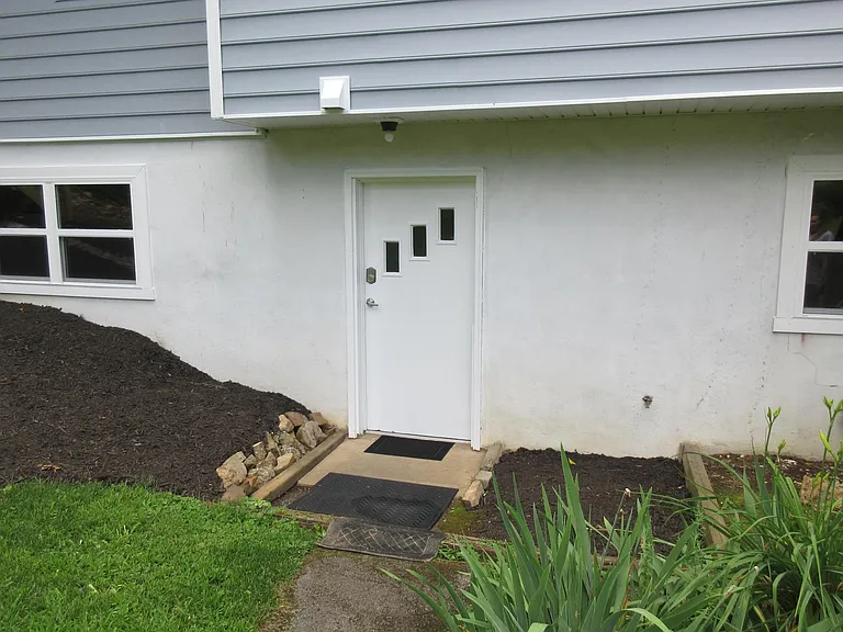 1609 Hawthorn Dr #2 — Photo 10