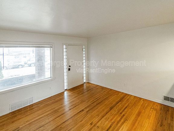 4th image of 11 E Rich Ave #2