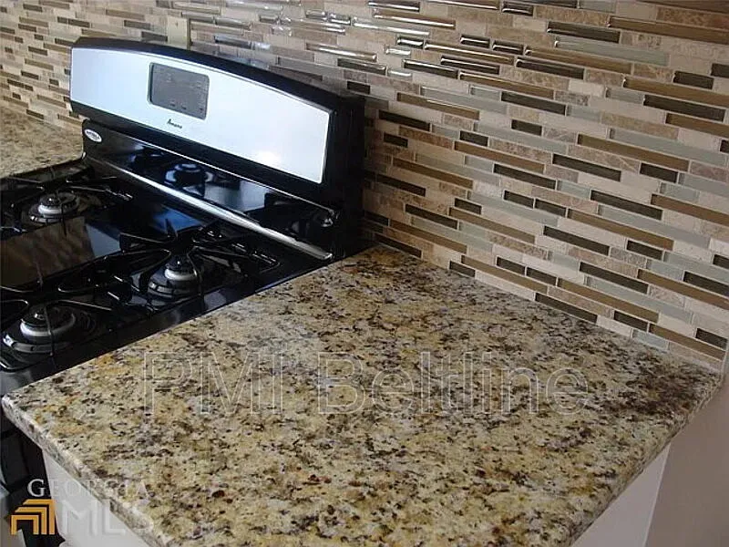 3 bed, 3.0 bath, 1428 sqft, $1,795 — Photo 2