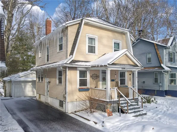 1330 Forest Glen Dr, Cuyahoga Falls, OH 44221