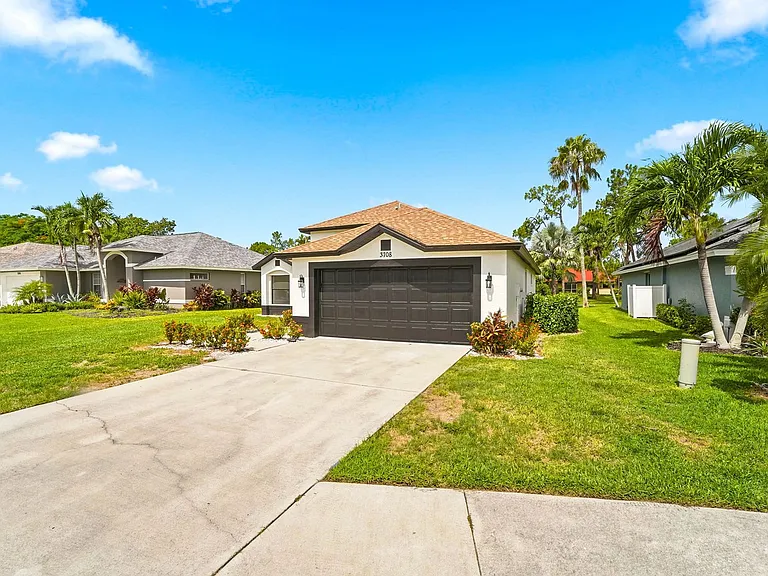 3708 Kent Dr — Photo 2